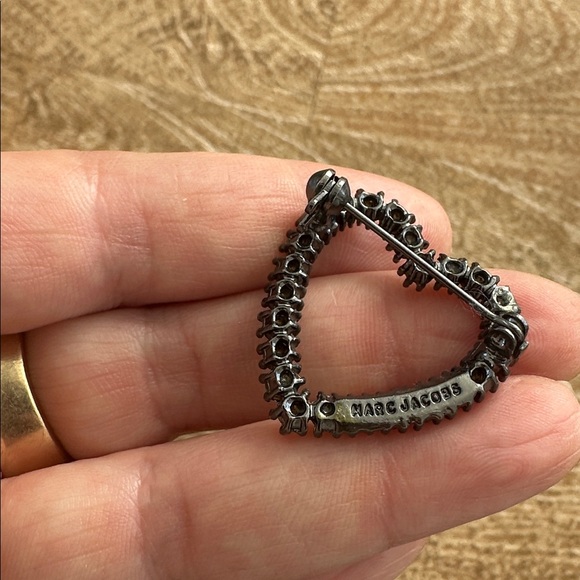 Marc Jacobs Heart Brooch - Picture 3 of 4